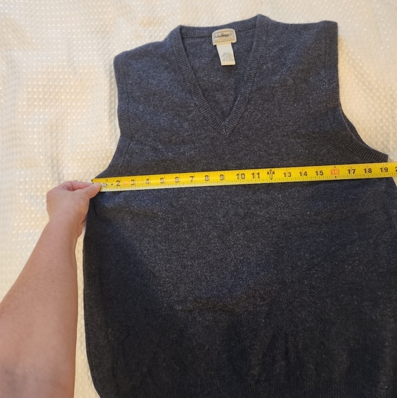 Men's Dark Blue LL Bean Lambswool Sweater Vest Size Med Reg - Picture 5 of 8